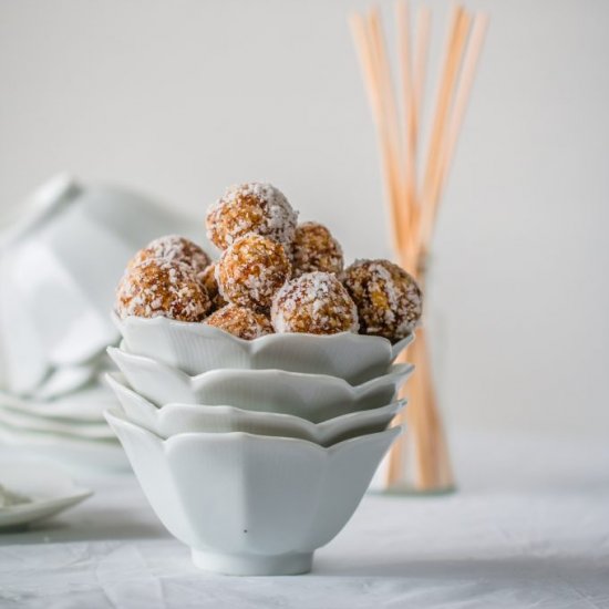 Lemon Coconut Chia Energy Bites