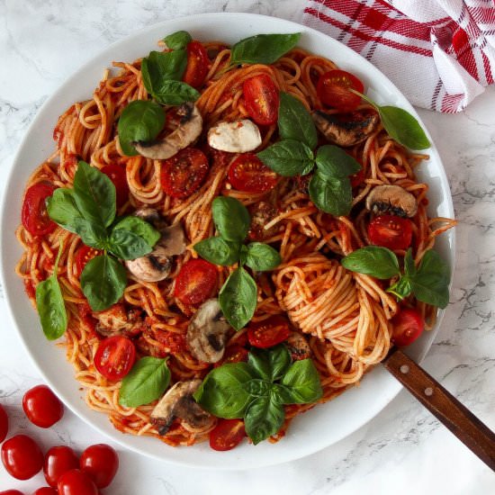 Vegan mushroom tomato spaghetti