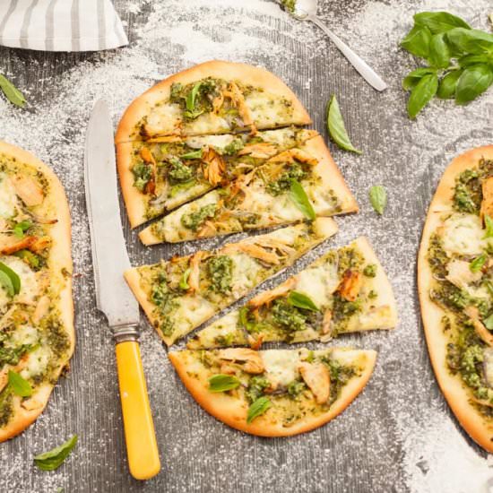 Easy Flatbread with Turkey & Pesto