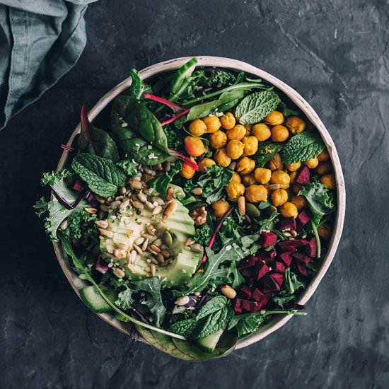 Detox Salad with Kale and Chickpeas