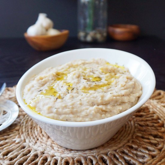 Garlic white bean purée