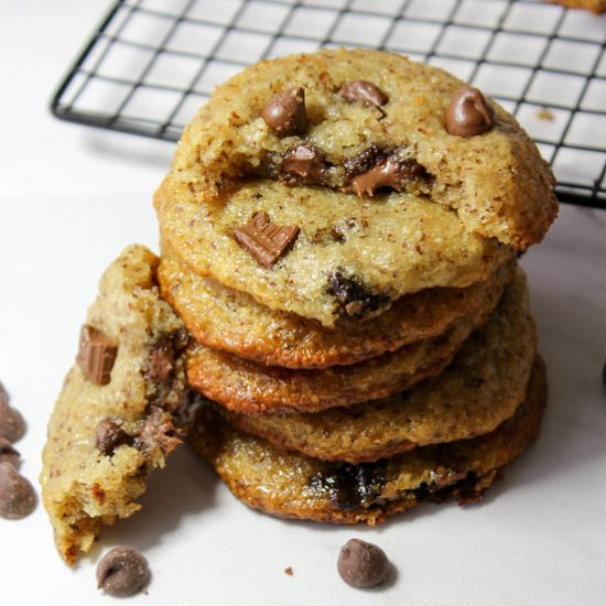 Almond Flour Chocolate Chip Cookies