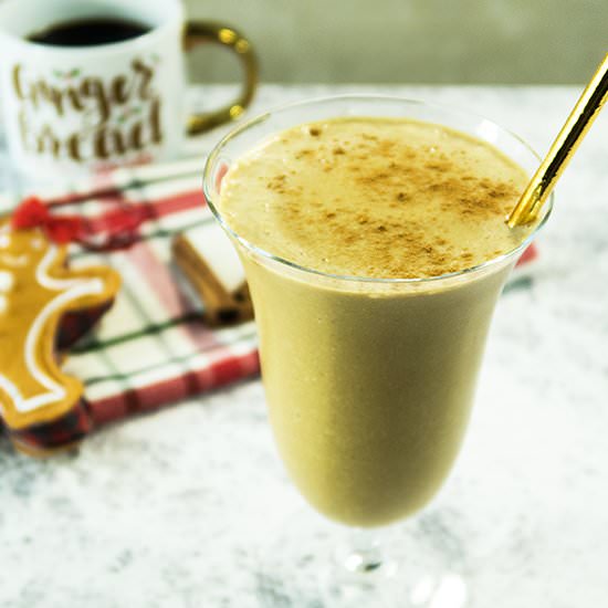 Healthy Gingerbread Breakfast Smoothie