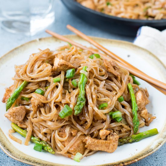 CHICKEN ASPARAGUS STIR FRY NOODLES