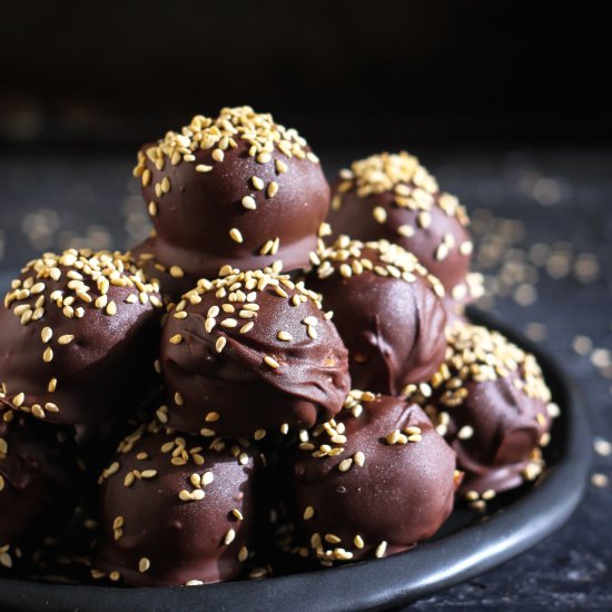 Apricot Tahini Blissballs