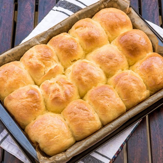 Easy Homemade Dinner Rolls