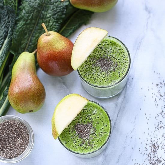 Green Kale and Pear Smoothie