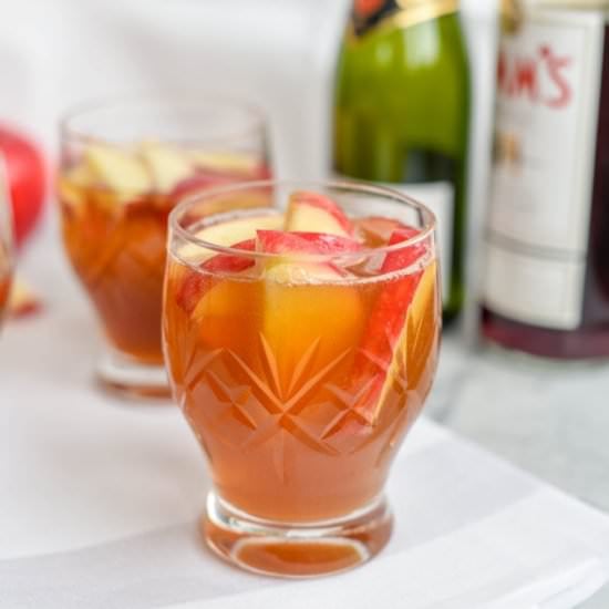 Fizzy Apple Pimm’s Cocktail