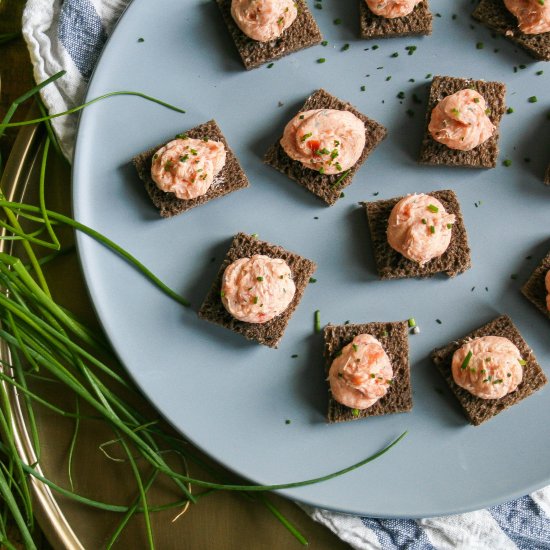 smoked salmon party bites