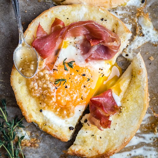 Bagel-eggs-in-a-hole