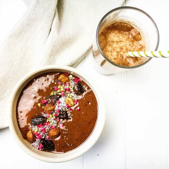 Chocolate & Date Smoothie Bowl