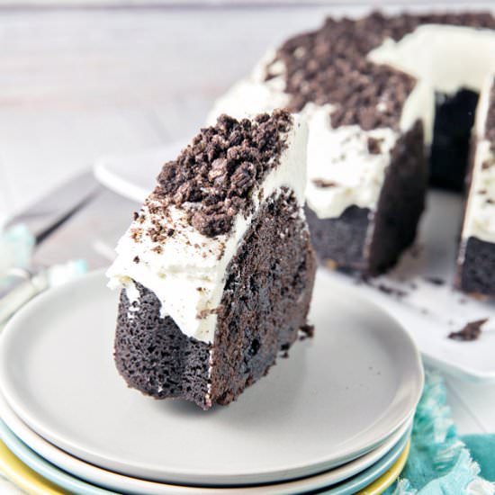 Cookies and Cream Oreo Bundt Cake