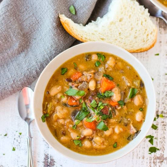 Slow Cooker Bean with Bacon Soup