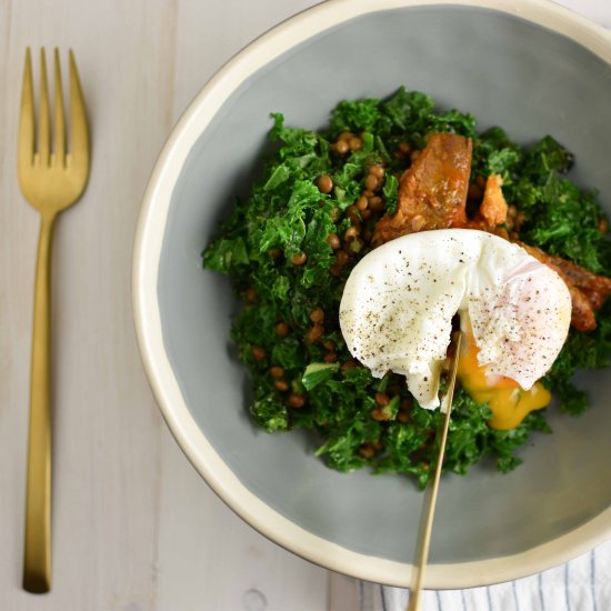 Kale salad with lentils and egg