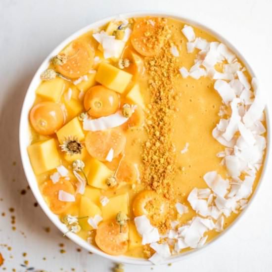 Fresh Turmeric Smoothie Bowl