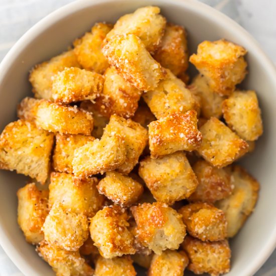 Homemade Garlic Parmesan Croutons