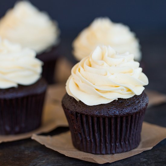 Chocolate Cupcakes Vanilla Frosting