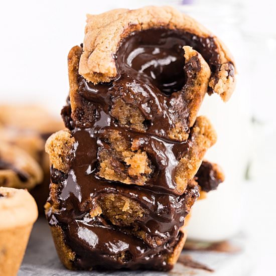 CHOCOLATE FILLED MINI COOKIE CUPS