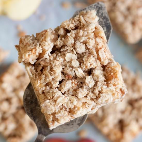 Apple Pie Oatmeal Bars