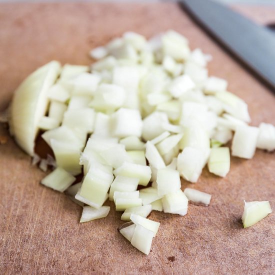 How to chop an onion