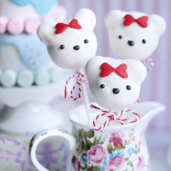 No-Bake Valentine’s Day “Cake” Pops