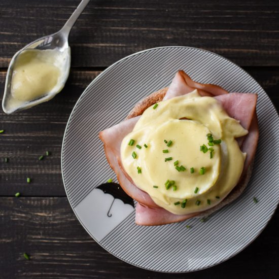 Healthy Instant Pot Eggs Benedict