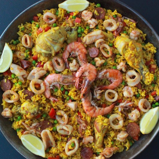 Easy Chicken and Seafood Paella