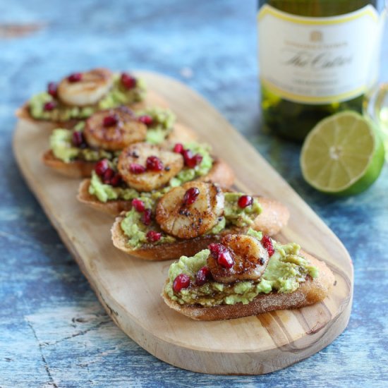 Crostini with Scallops and Avocado