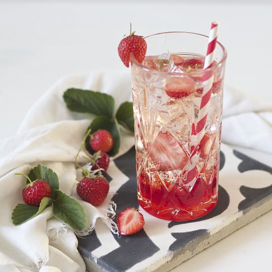 Gin Tonic with strawberries