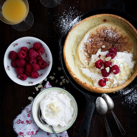 SKILLET ALMOND PANCAKE