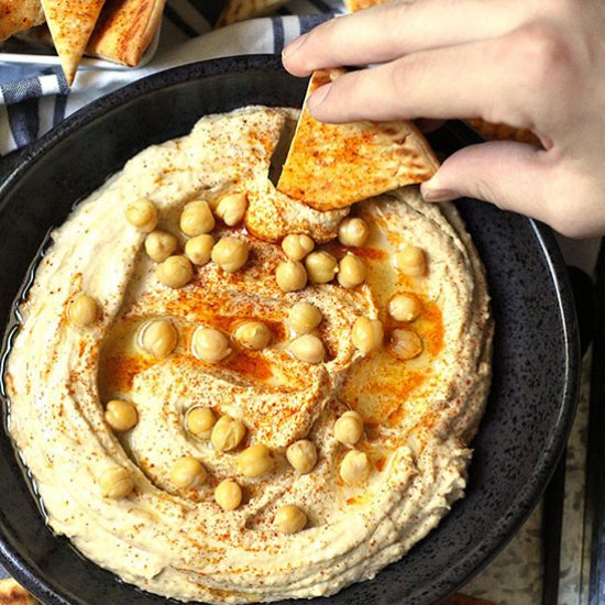 Homemade Hummus and Pita Chips