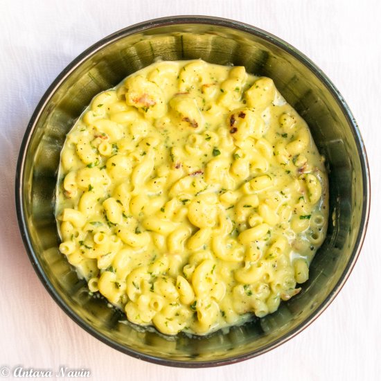 Macaroni in Spinach Alfredo Sauce