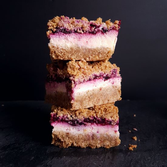 Berry Cheesecake Crumble Bars