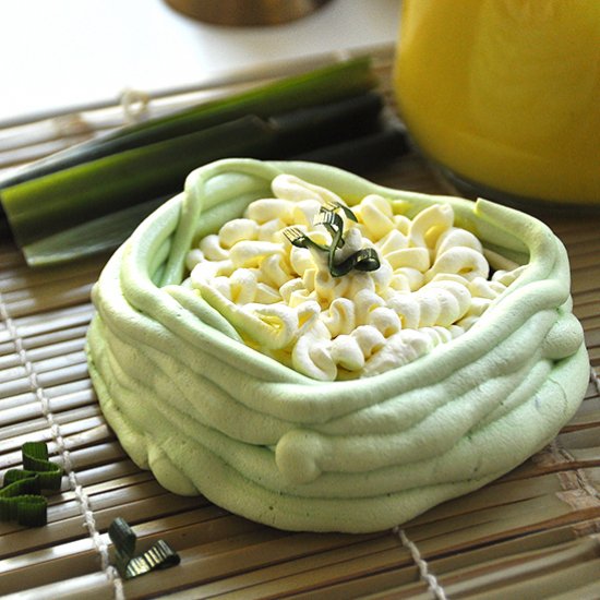 Pandan Meringue with Lemon Curd