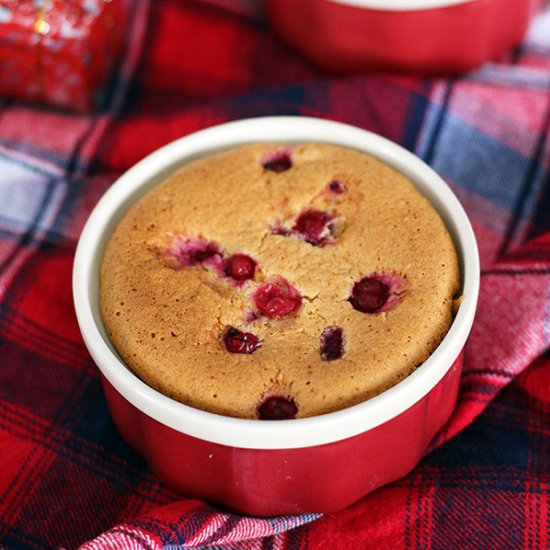 Vegan Sponge Cake with Red Currants