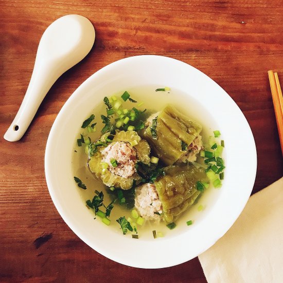 Meatballs bitter melon soup