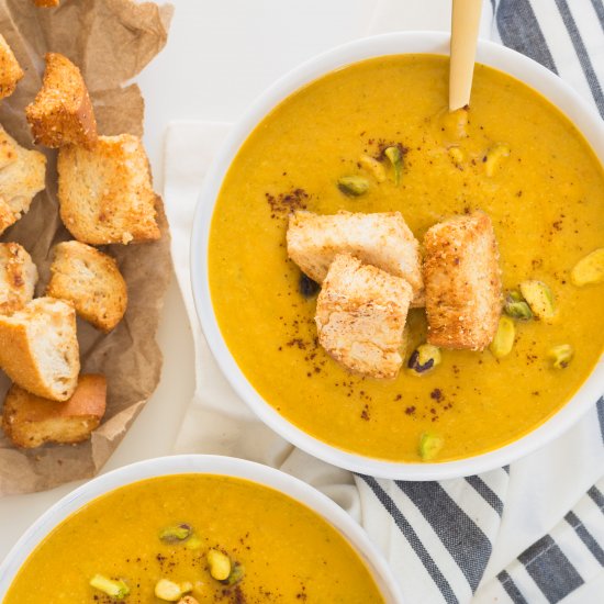 Golden Vegan Broccoli ‘Cheese’ Soup