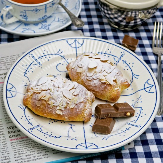 Bread rolls with chocolate