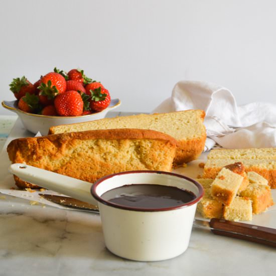 Chocolate fondue and poundcake