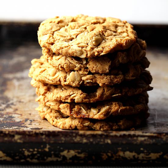 Crispy Maple Oatmeal Cookies