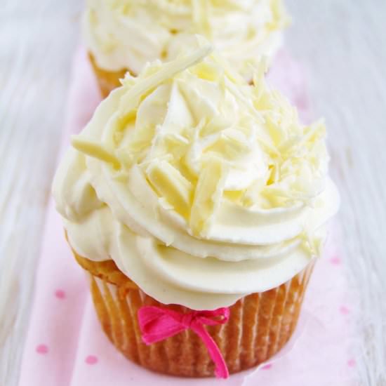 Muffins with white chocolate