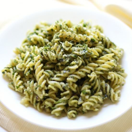 Easy Gluten-Free Vegan Pesto Pasta