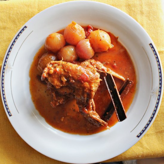 Rabbit Stifado with pearl onions