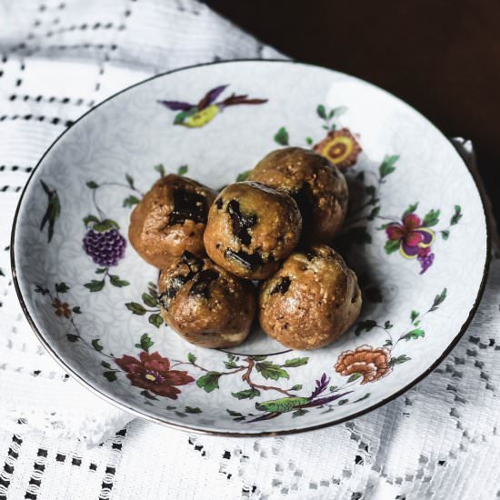 Chocolate Chip Cookie Dough Bites