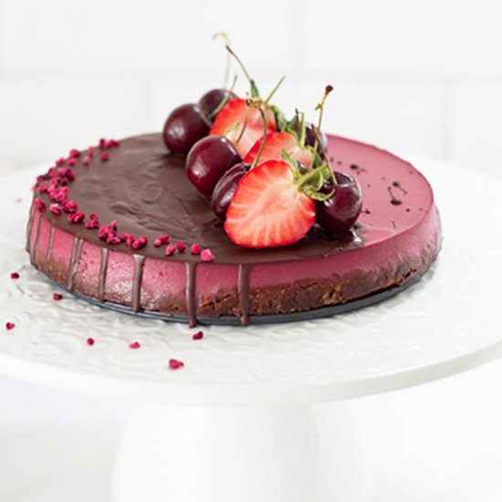 VEGAN STRAWBERRY MOUSSE CAKE