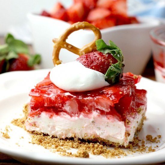 Fresh Strawberry Pretzel Dessert