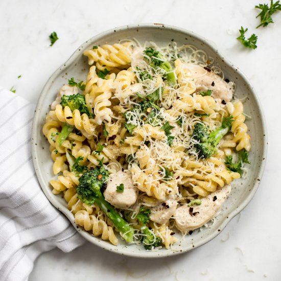 One Pot Chicken and Broccoli Pasta