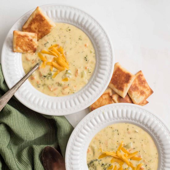 Instant Pot Broccoli & Cheese Soup