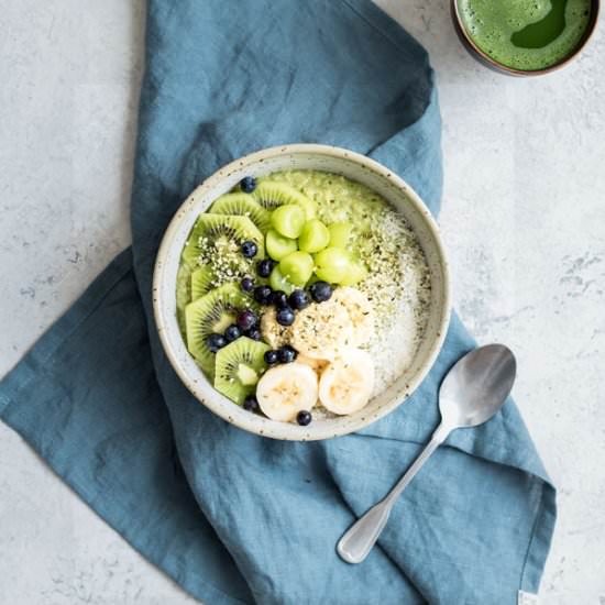 Creamy Vanilla matcha oatmeal