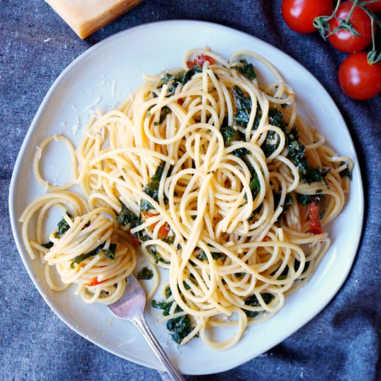 tomato kale spaghetti